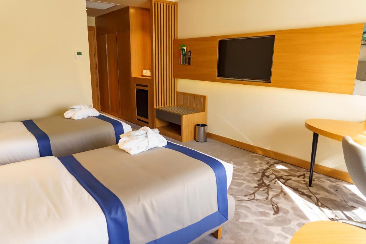 Holiday Inn - Aktau - Seaside, An Ihg Hotel Ngoại thất bức ảnh