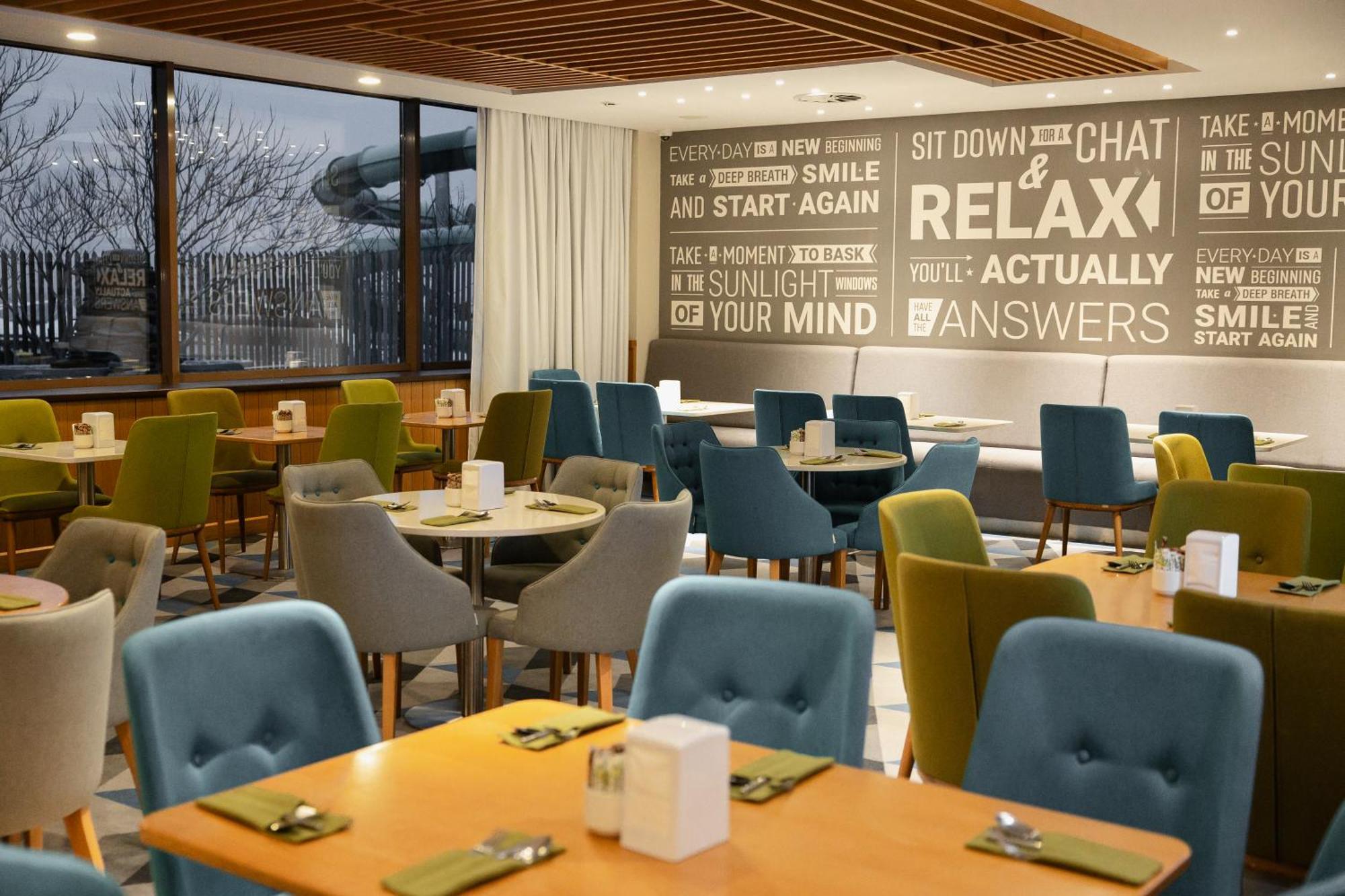 Holiday Inn - Aktau - Seaside By Ihg Ngoại thất bức ảnh
