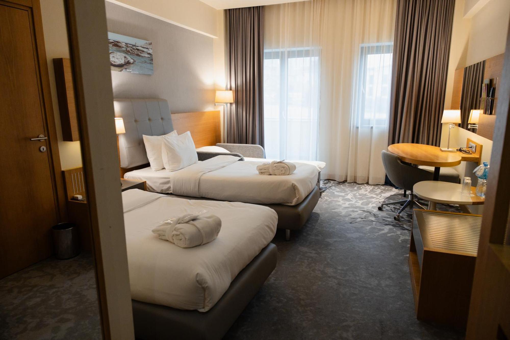 Holiday Inn - Aktau - Seaside By Ihg Ngoại thất bức ảnh