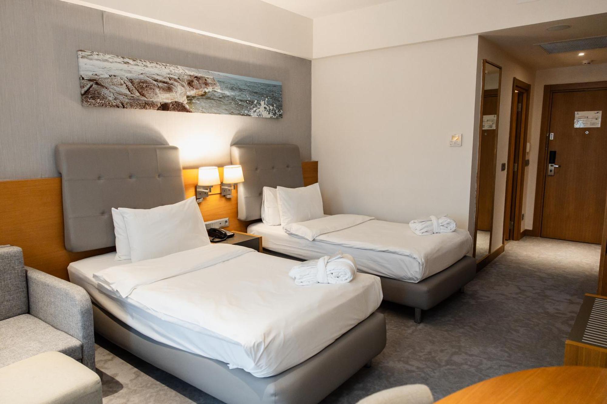Holiday Inn - Aktau - Seaside By Ihg Ngoại thất bức ảnh