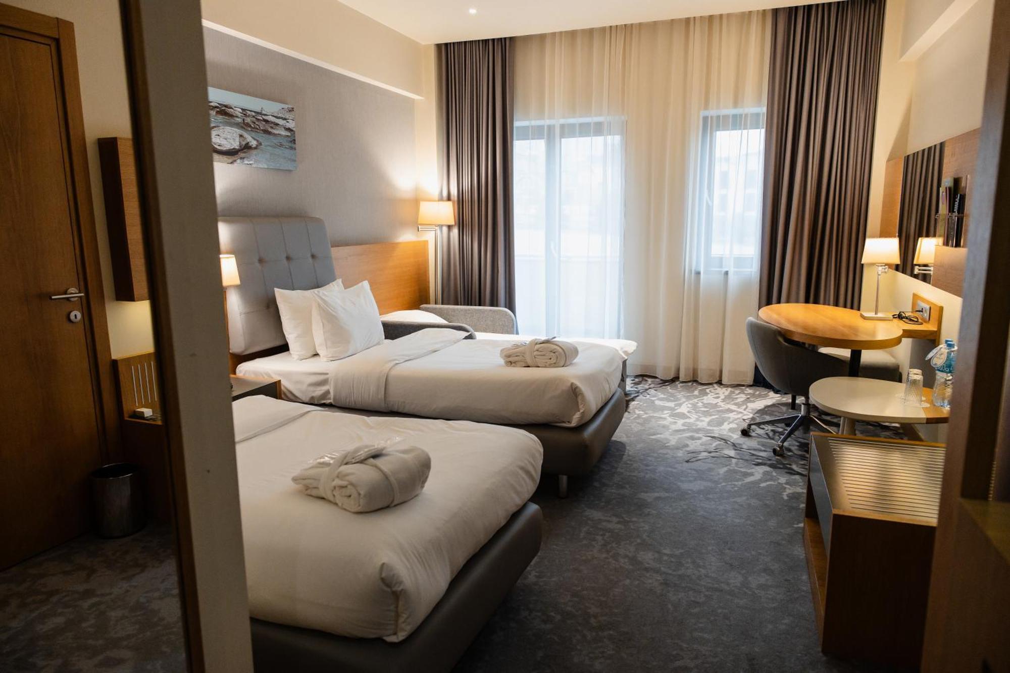 Holiday Inn - Aktau - Seaside By Ihg Ngoại thất bức ảnh