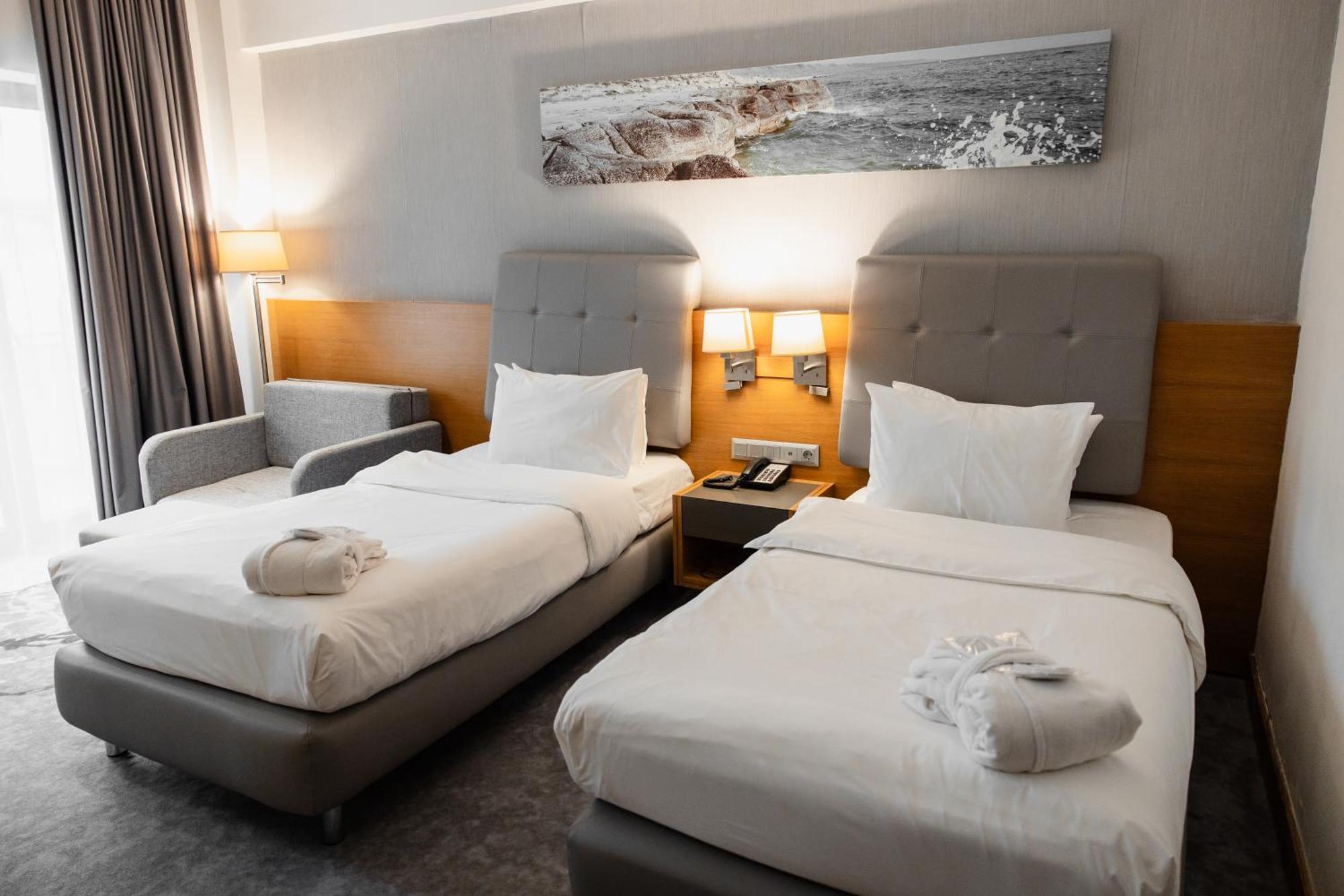 Holiday Inn - Aktau - Seaside By Ihg Ngoại thất bức ảnh