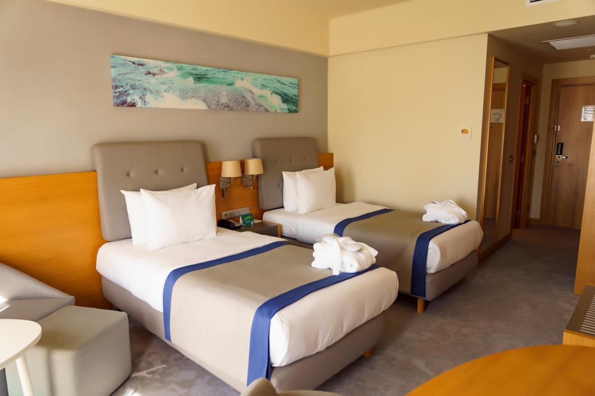 Holiday Inn - Aktau - Seaside By Ihg Ngoại thất bức ảnh