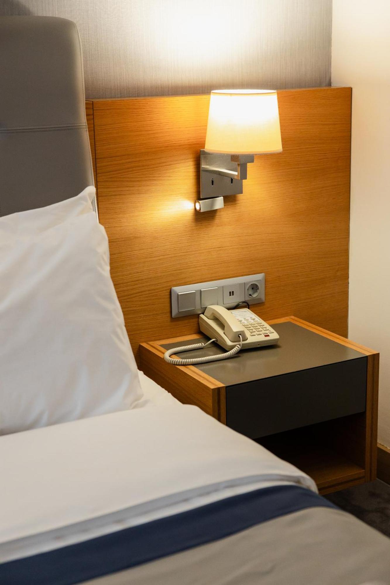 Holiday Inn - Aktau - Seaside By Ihg Ngoại thất bức ảnh