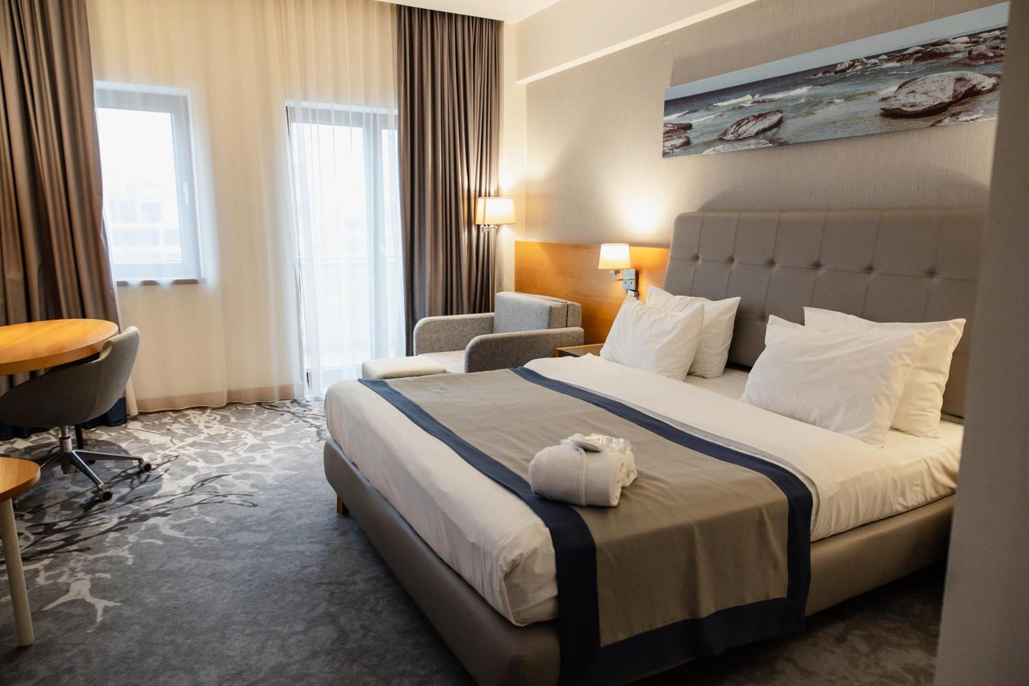 Holiday Inn - Aktau - Seaside By Ihg Ngoại thất bức ảnh