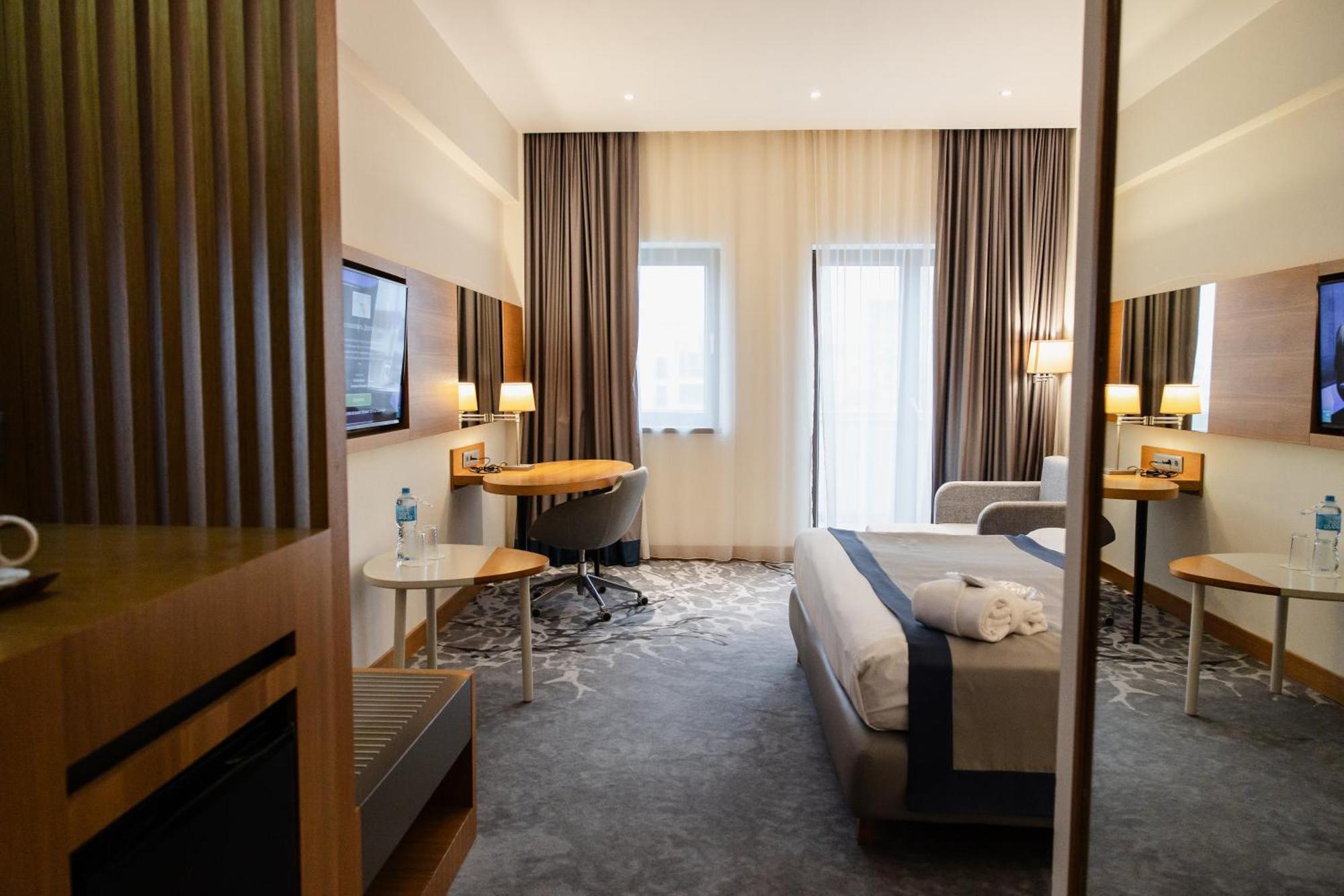 Holiday Inn - Aktau - Seaside By Ihg Ngoại thất bức ảnh